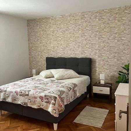 Apartman Natali เวอร์ซาร์ ภายนอก รูปภาพ