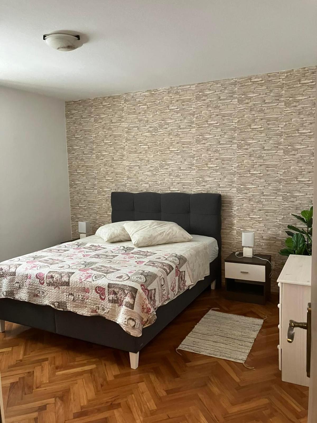 Apartman Natali เวอร์ซาร์ ภายนอก รูปภาพ