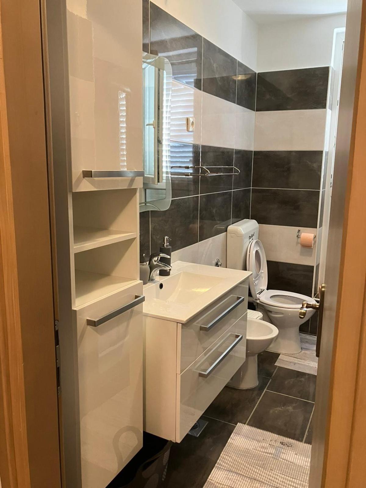Apartman Natali เวอร์ซาร์ ภายนอก รูปภาพ