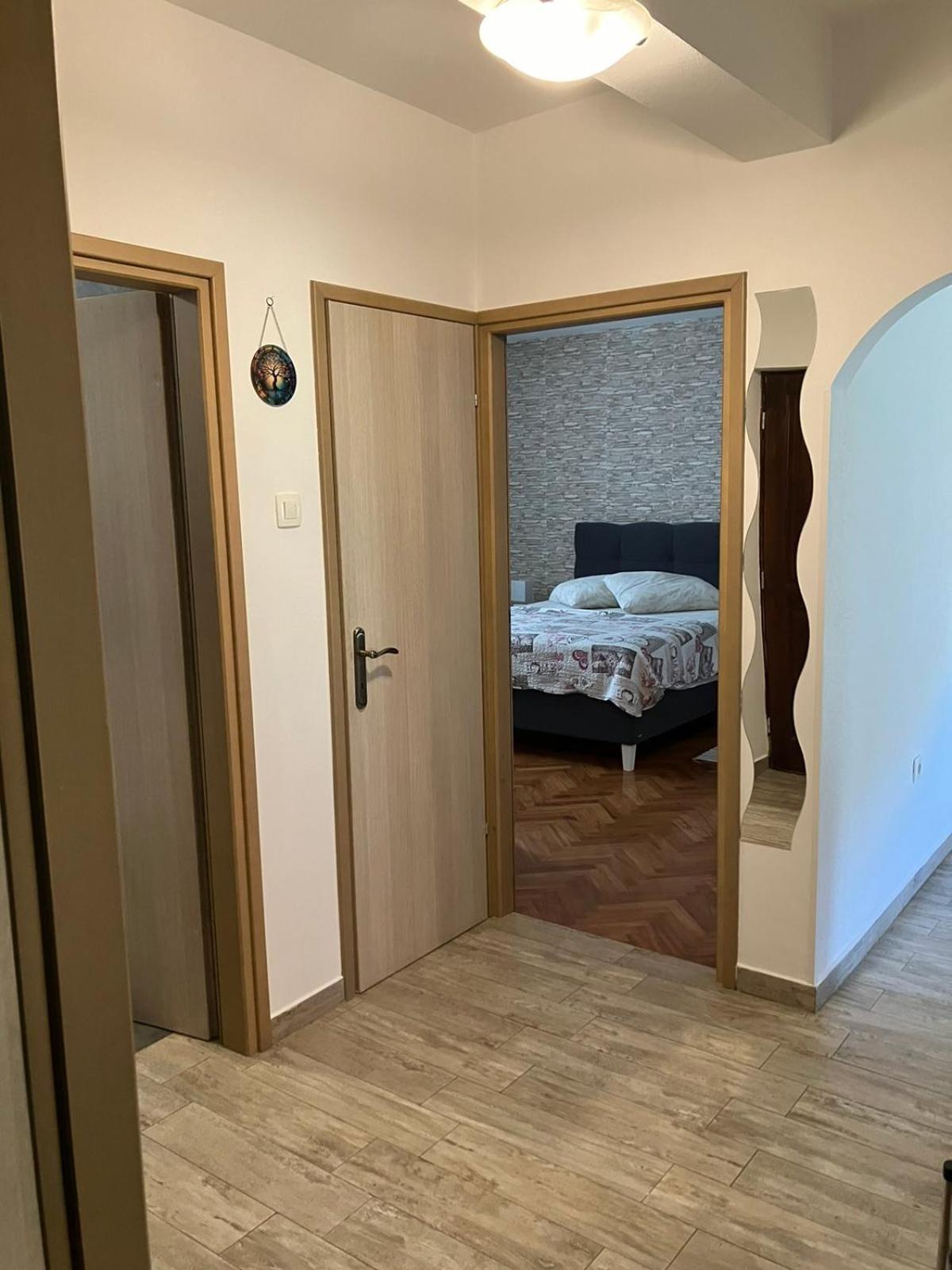 Apartman Natali เวอร์ซาร์ ภายนอก รูปภาพ