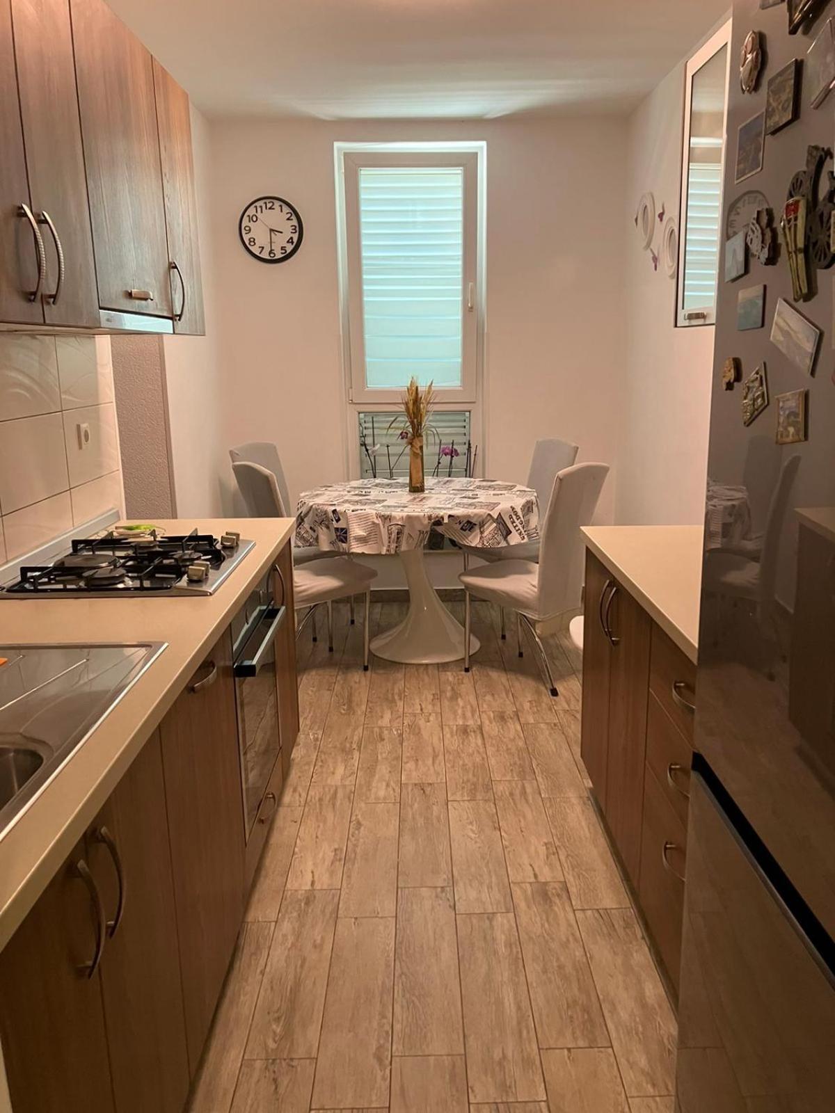 Apartman Natali เวอร์ซาร์ ภายนอก รูปภาพ