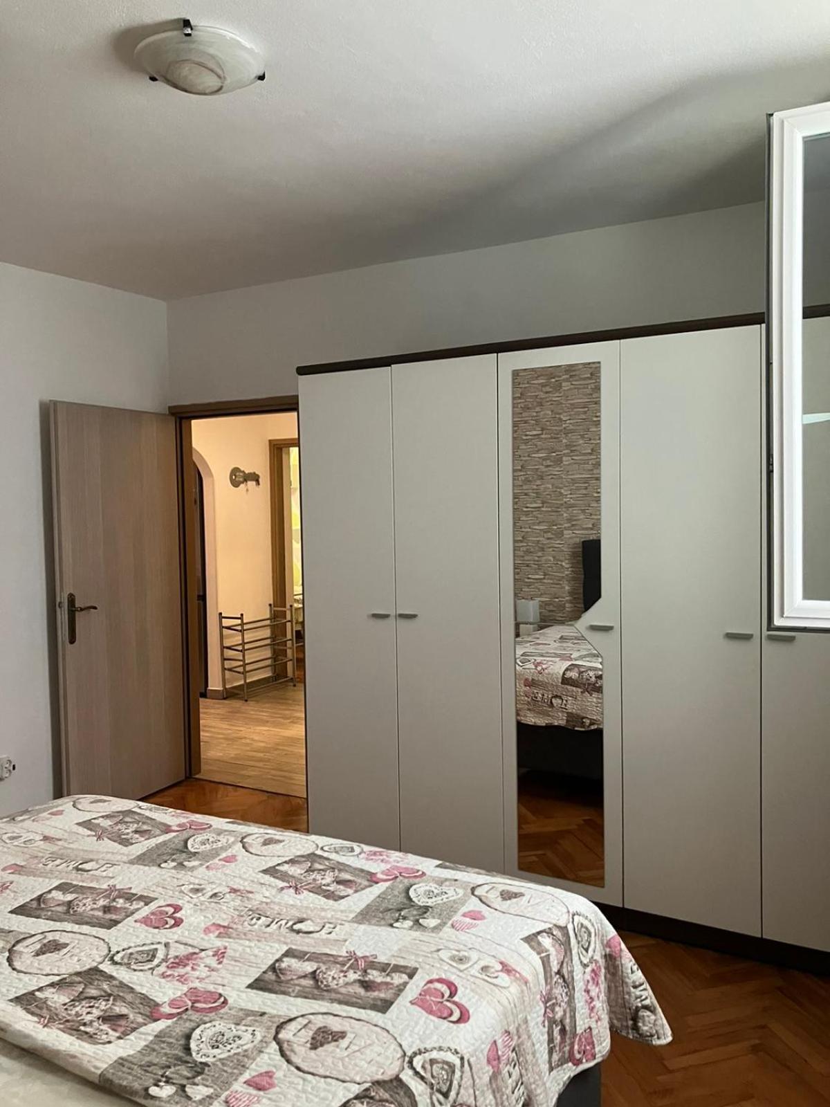 Apartman Natali เวอร์ซาร์ ภายนอก รูปภาพ