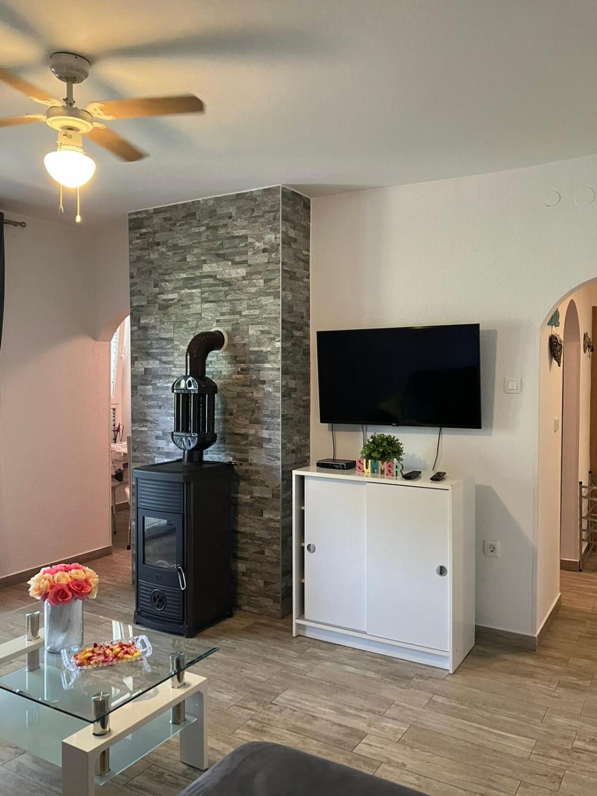 Apartman Natali เวอร์ซาร์ ภายนอก รูปภาพ